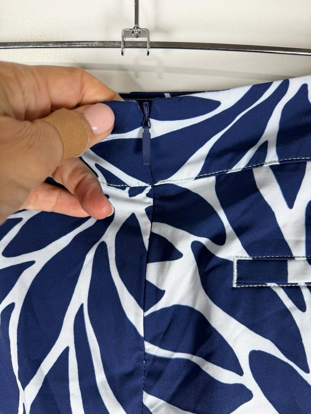 Vineyard Vines Performance Women's Navy and White Leaf Print Golf Skort Size 8 - Picture 6 of 8